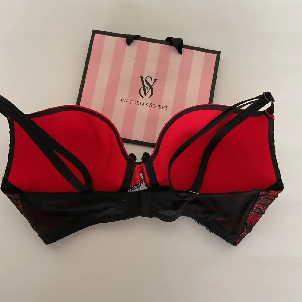 Victorias Secret Very Sexy Plunge Bra NWOT  size 34D